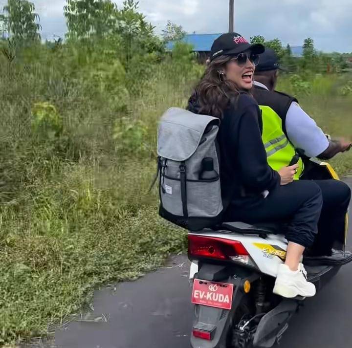 potret Cinta Laura di Asmat