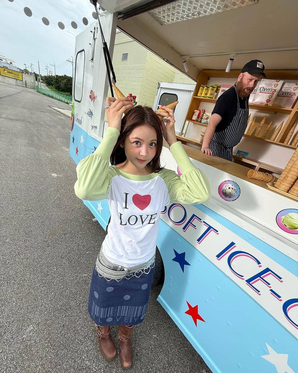 Mix and match edgy style ala Carmen H2H