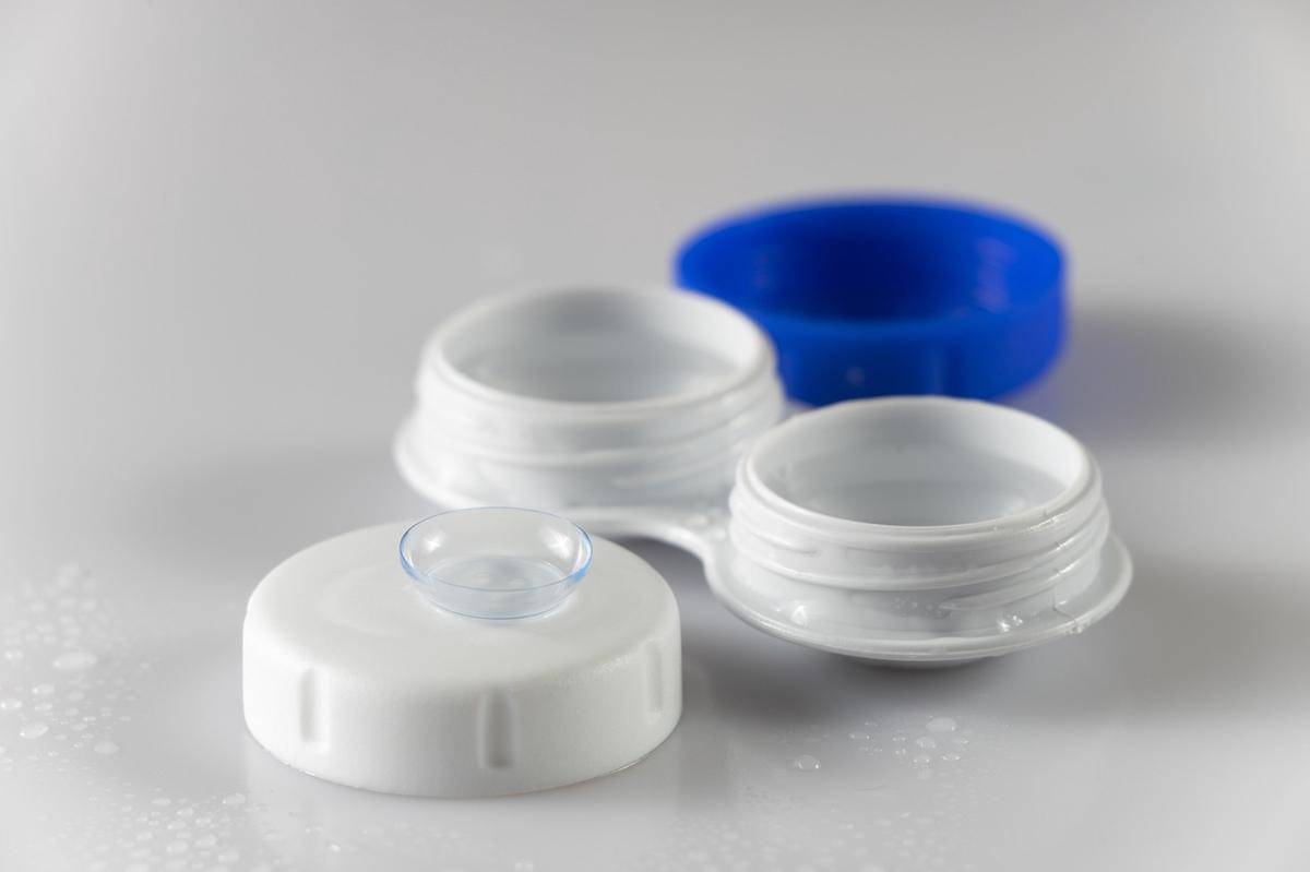 lensa kontak atau softlens