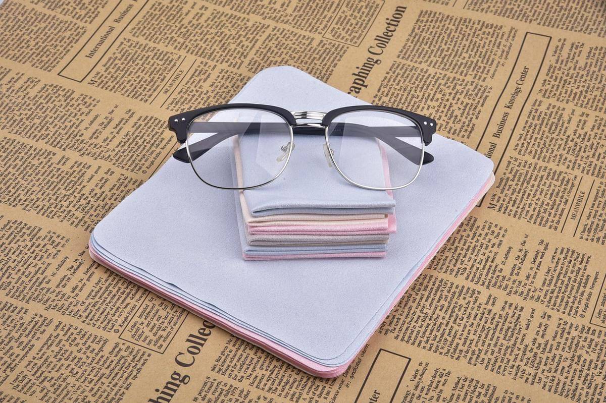 ilustrasi lap kacamata