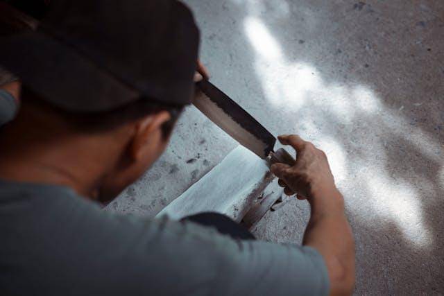 ilustrasi mengasah pisau (pexels.com/HONG SON)