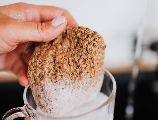 ilustrasi merendam spons