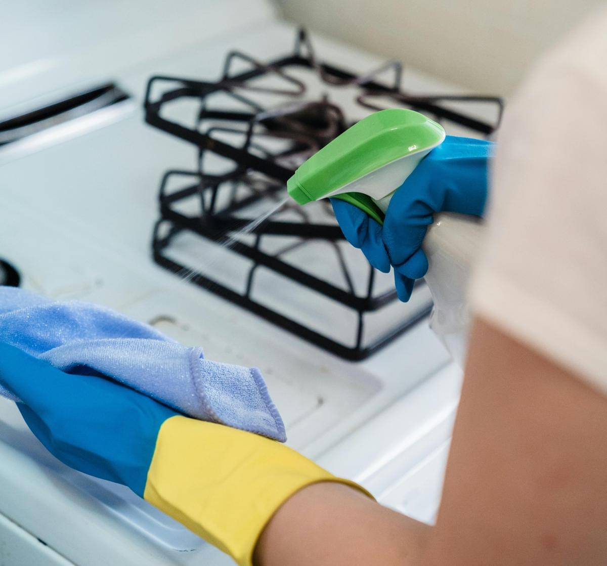 ilustrasi membersihkan kompor