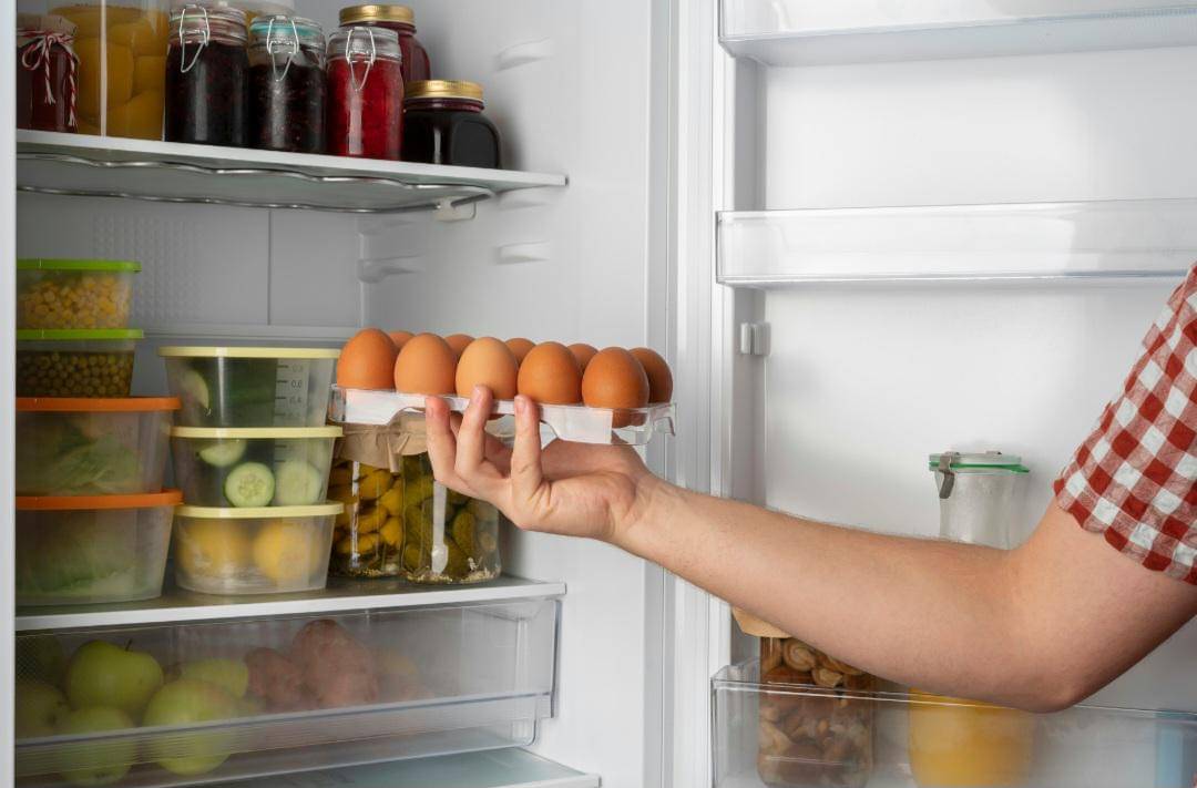 ilustrasi penataan barang di kulkas