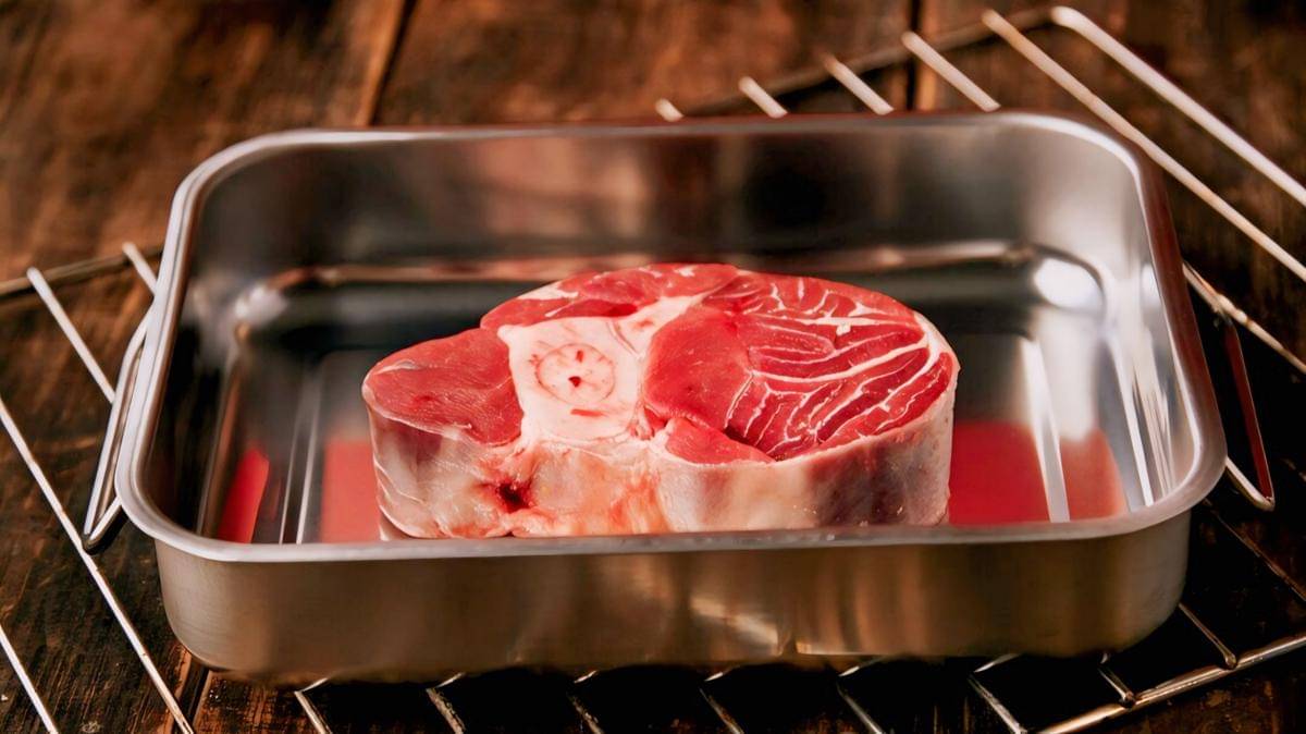 ilustrasi daging yang sudah di suhu ruang