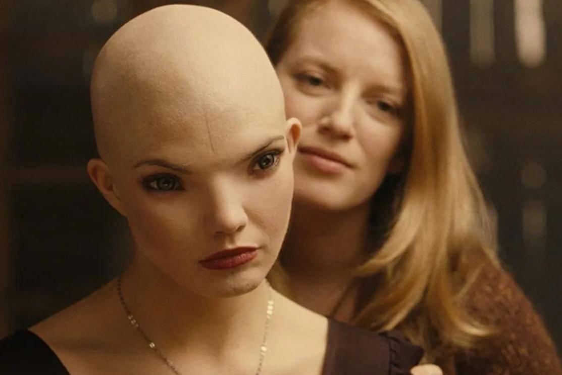 adegan dalam film Splice.