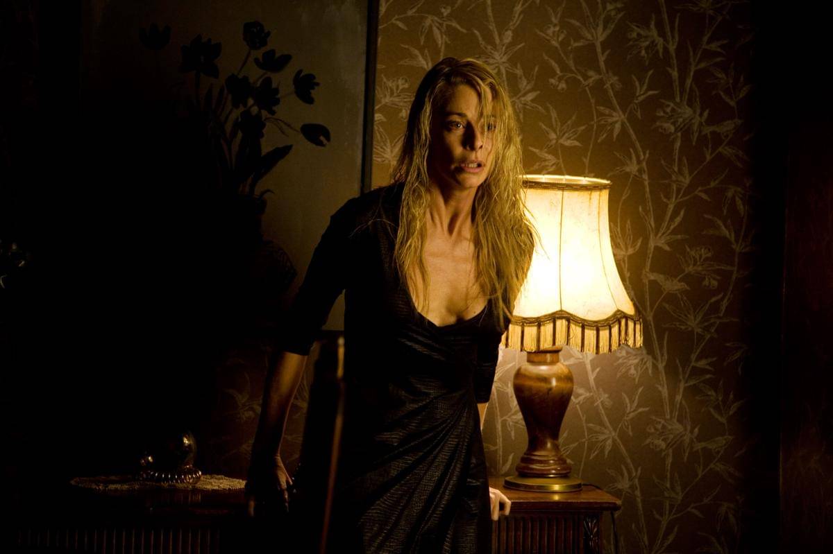 adegan dalam film Julia's Eyes.