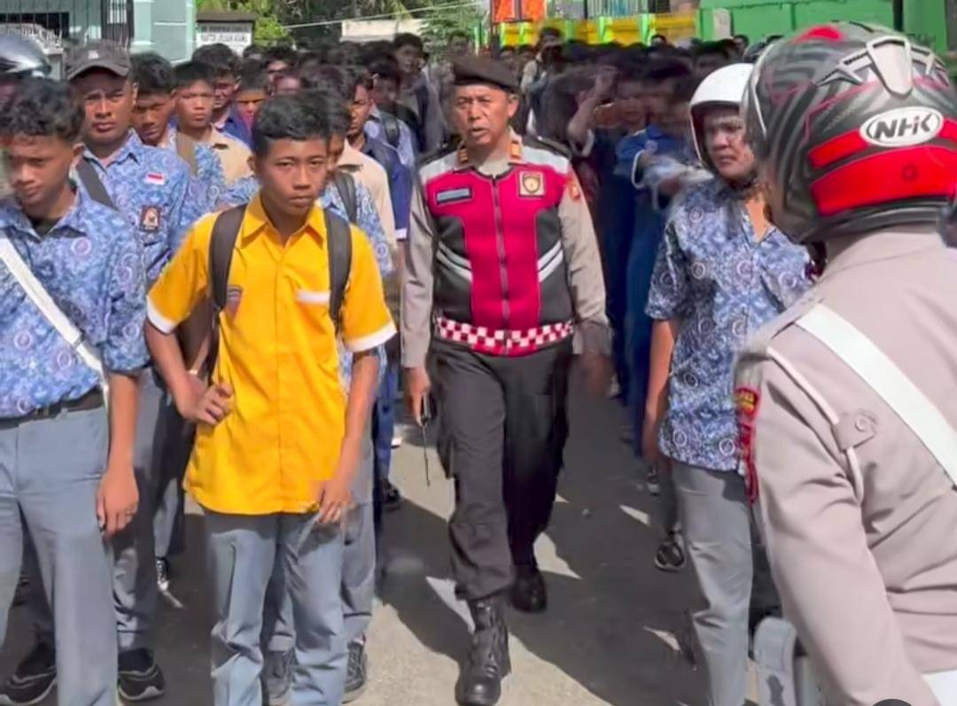 Pelajar SMKN 3 Lubuk Linggau saat menyerbu MAN 2 Lubuk Linggau.