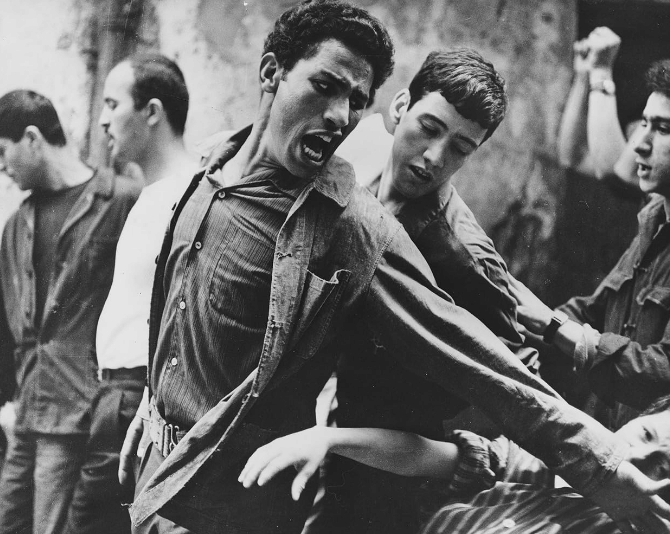 cuplikan film The Battle of Algiers (1966) 