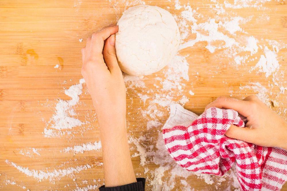 ilustrasi mendiamkan adonan