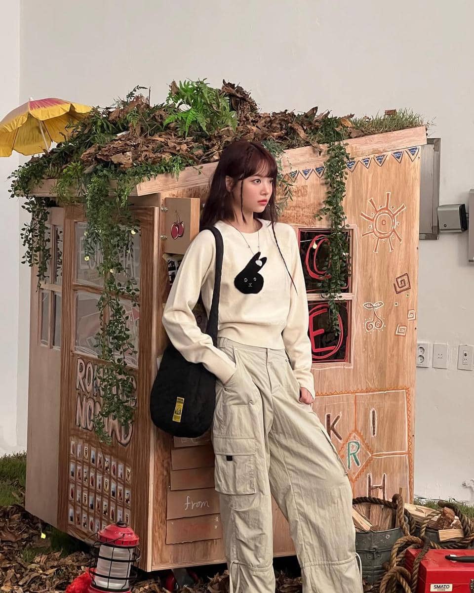 inspirasi outfit kasual gadis remaja ala Eunchae LE SSERAFIM