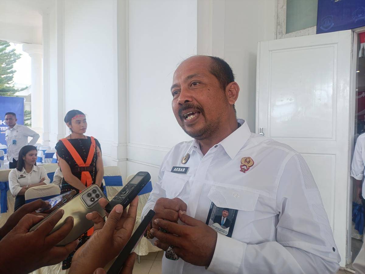 Kanwil Ditjenpas NTT, Ketut Akbar Achjar (kiri) usul tambahan lapas dan bapas. (IDN Times/Putra Bali Mula)