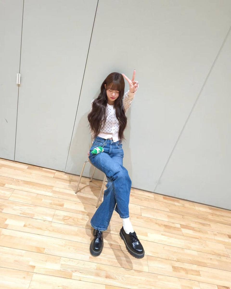 inspirasi outfit kasual gadis remaja ala Eunchae LE SSERAFIM