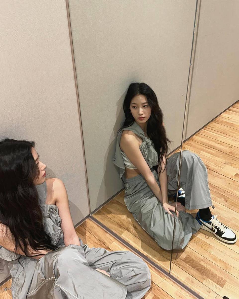 OOTD boyish ala Kazuha LE SSERAFIM