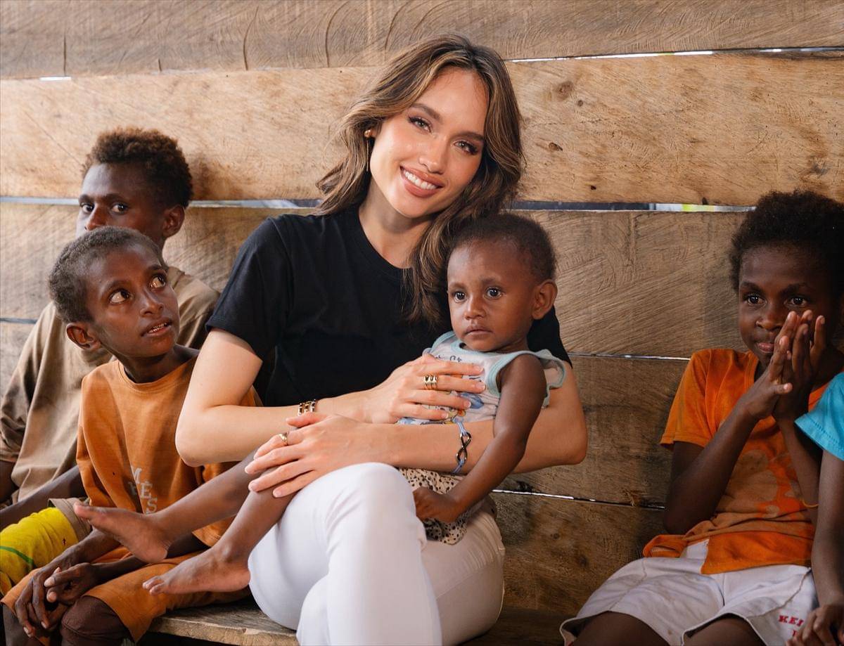 Cinta Laura Berkunjung ke Asmat