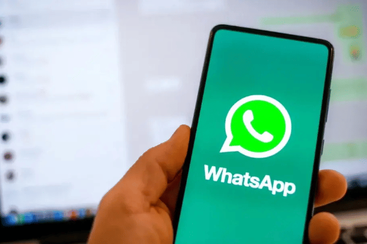 Ilustrasi aplikasi WhatsApp di perangkat Android