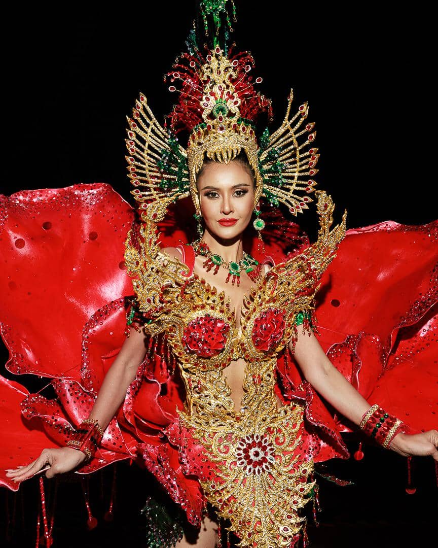 kostum nasional Miss Universe Laos 2025