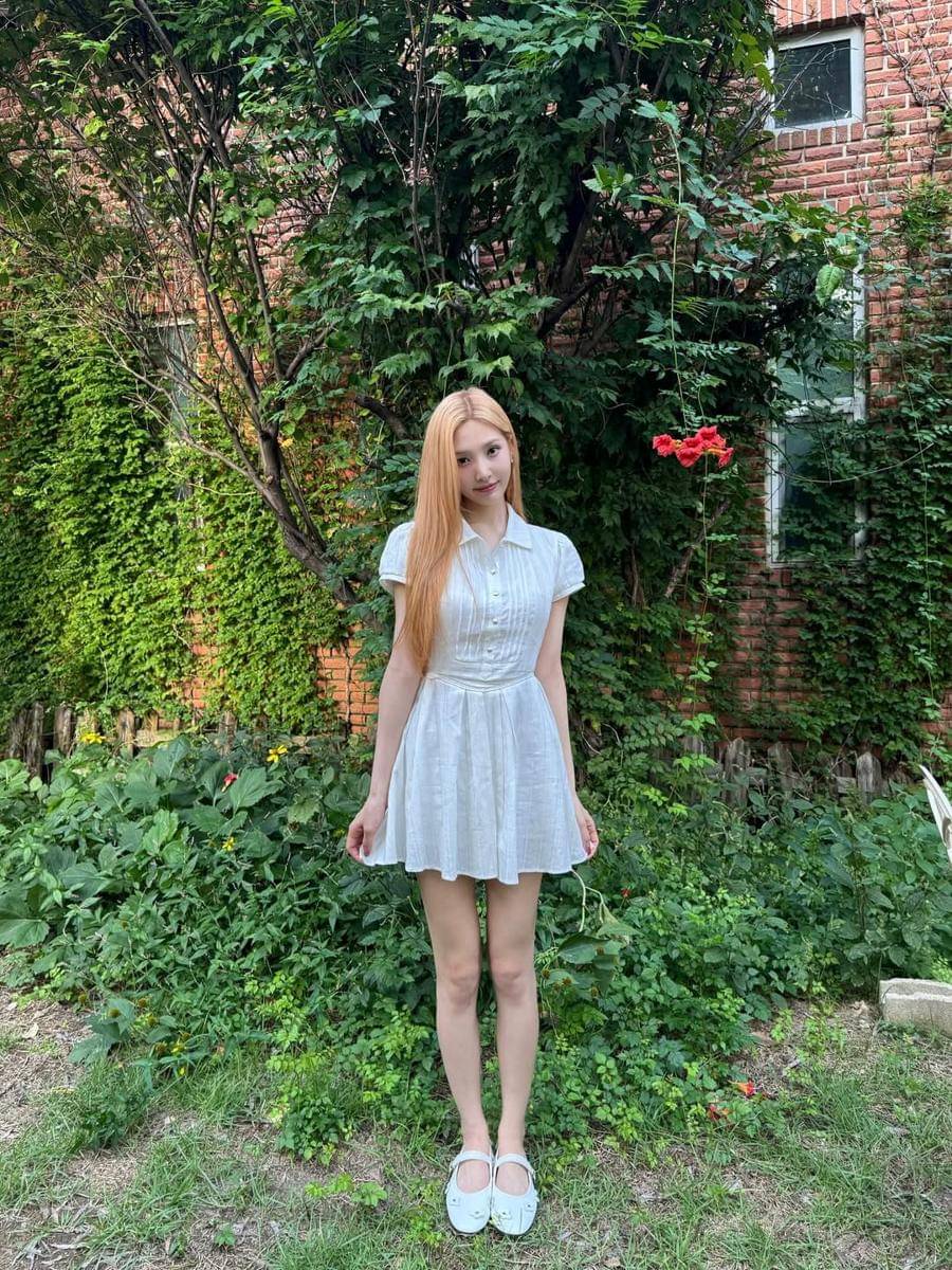 clean outfit ala idol K-Pop