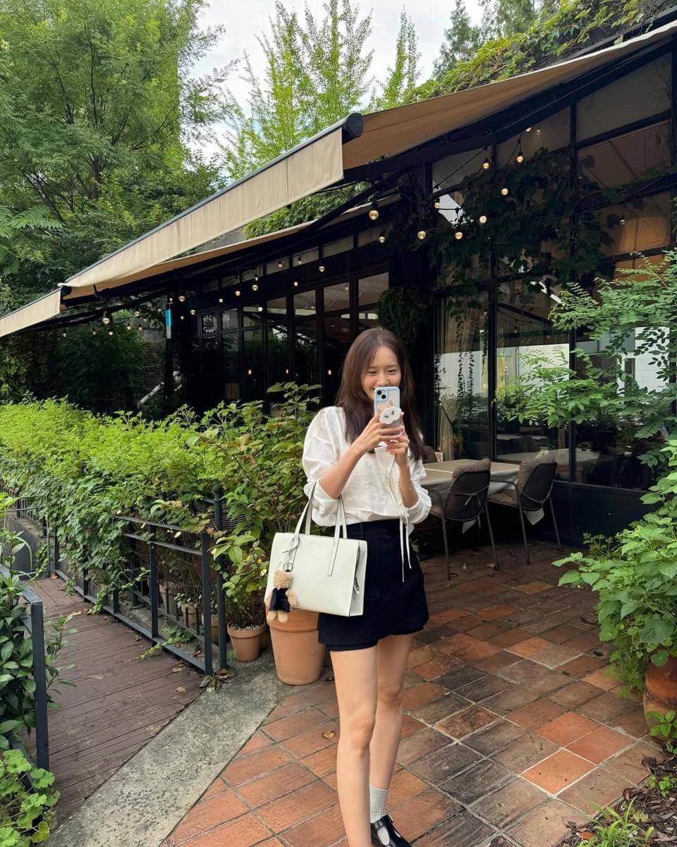 clean outfit ala idol K-Pop