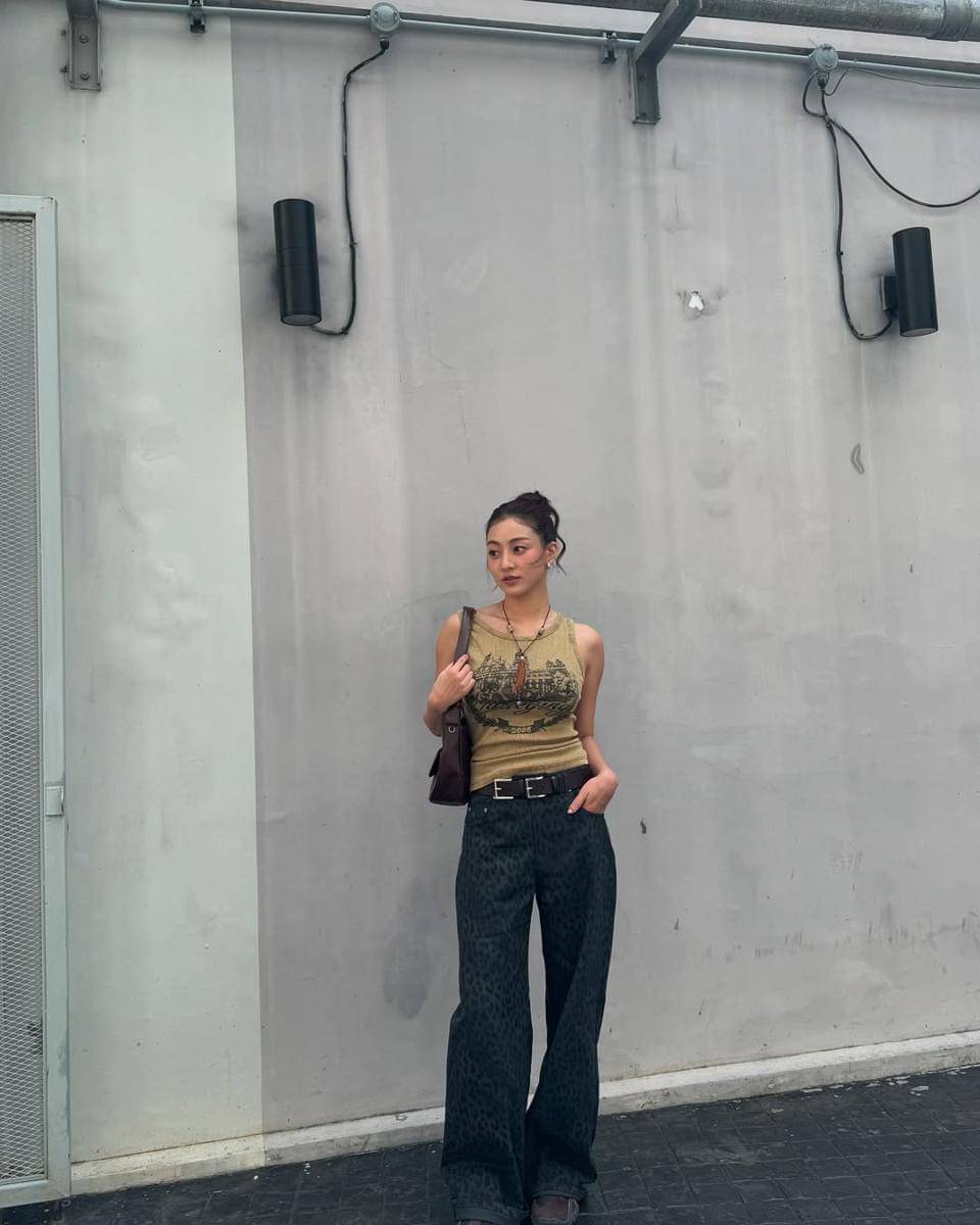 clean outfit ala idol K-Pop