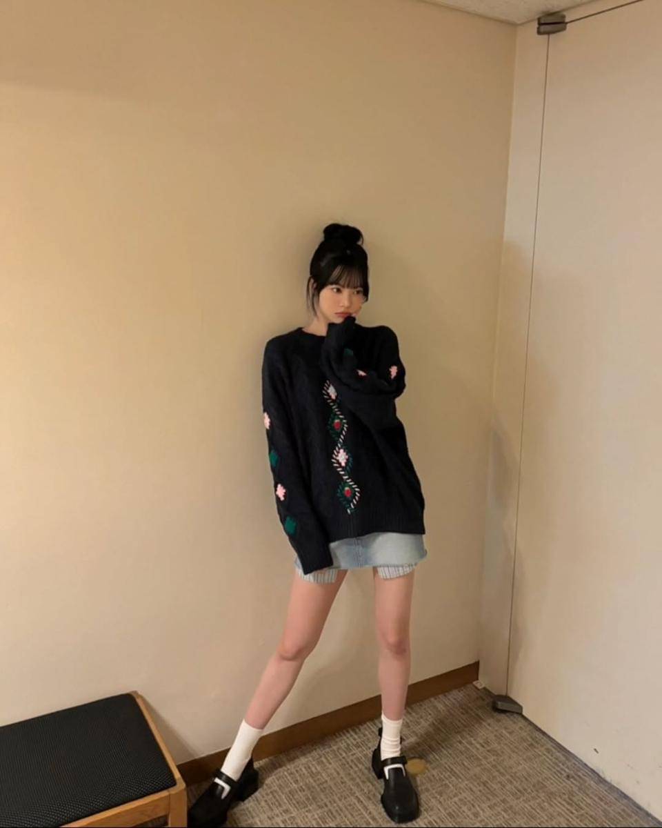 clean outfit ala idol K-Pop