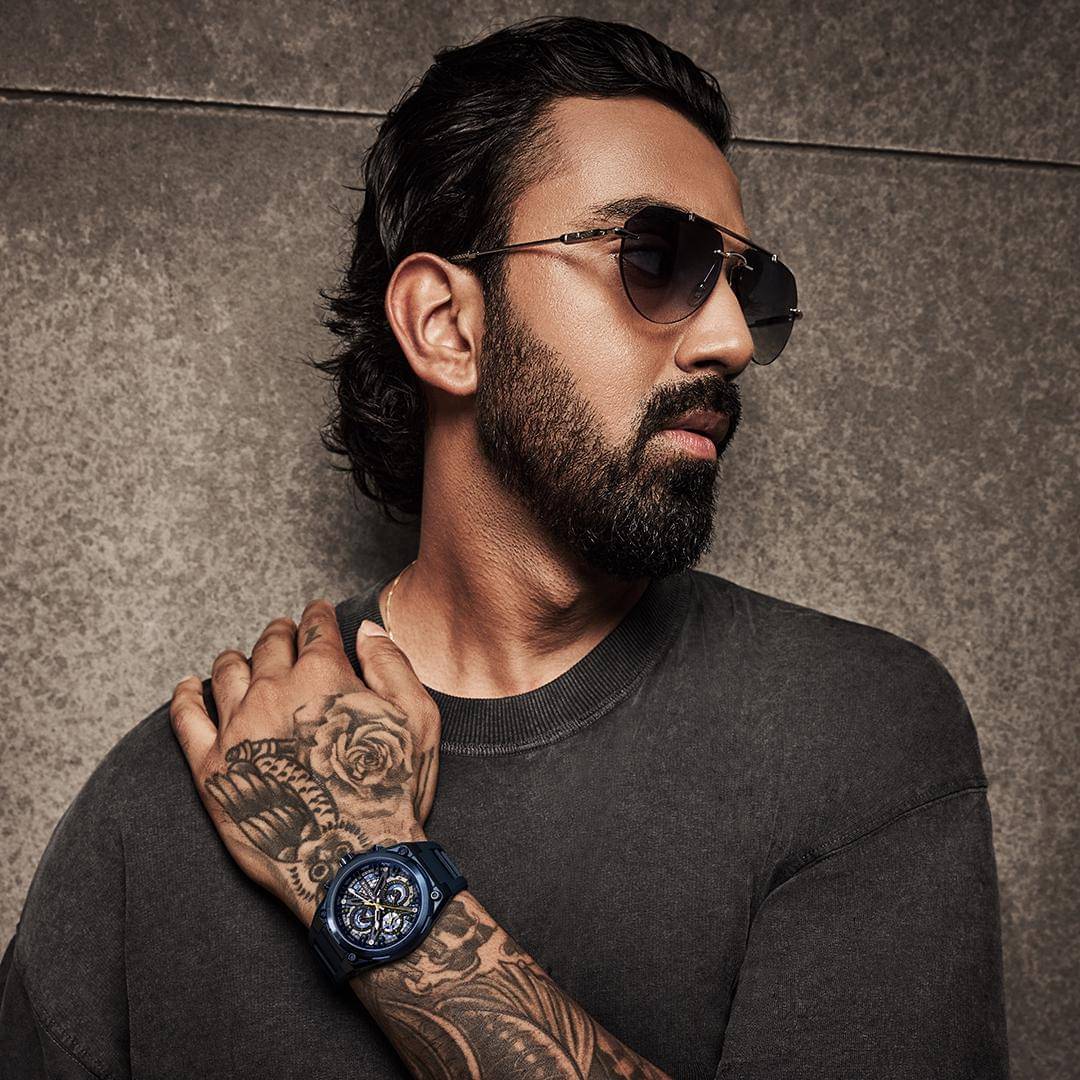 ilustrasi kacamata Police asli