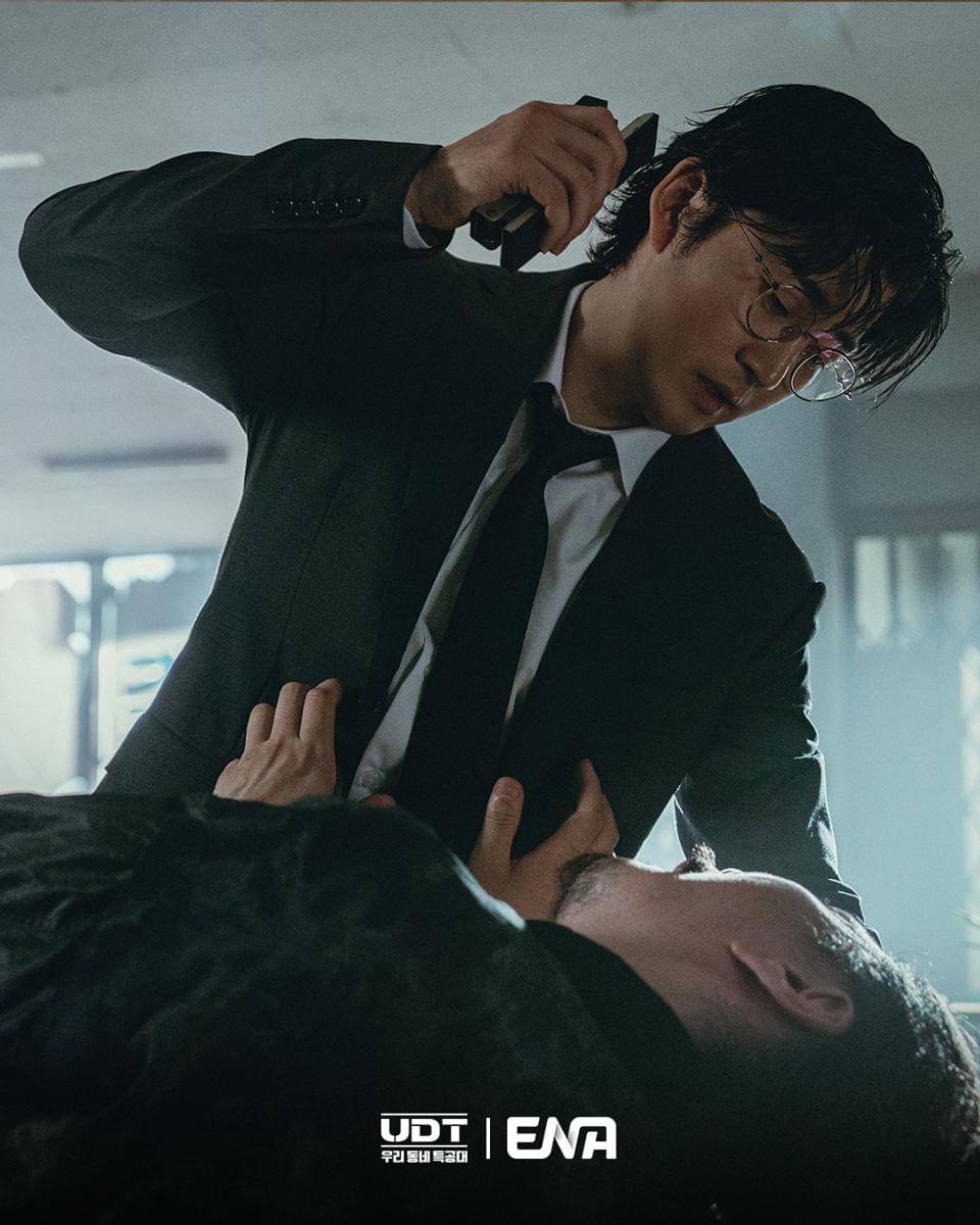 Yoon Kye Sang di drama Korea Heroes Next Door