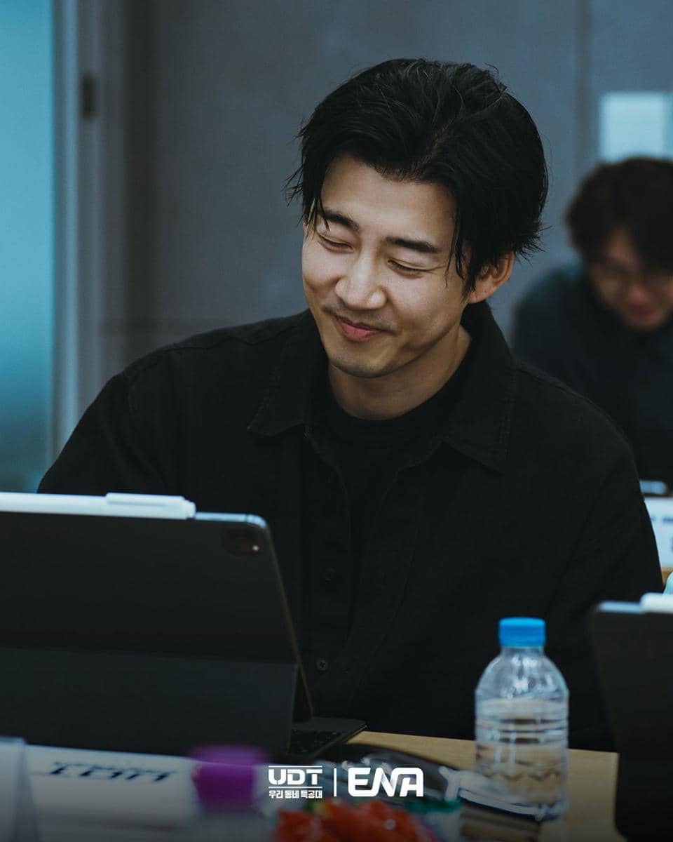 Yoon Kye Sang di drama Korea Heroes Next Door