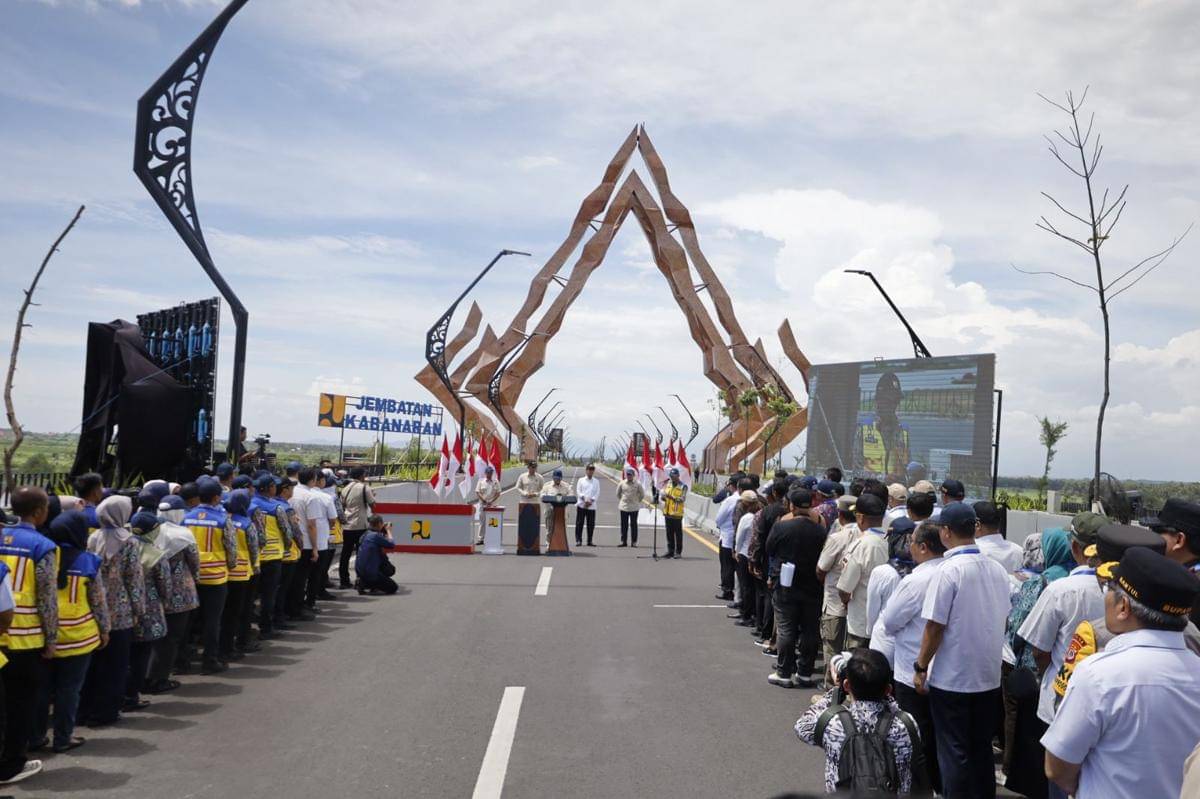 Presiden Prabowo resmikan Jembatan Kabanaran. (IDN Times/Daruwaskita)