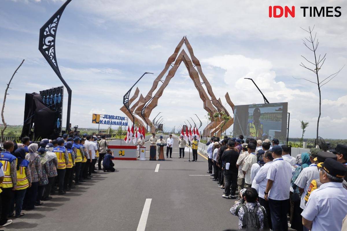Presiden Prabowo resmikan Jembatan Kabanaran. (IDN Times/Daruwaskita)