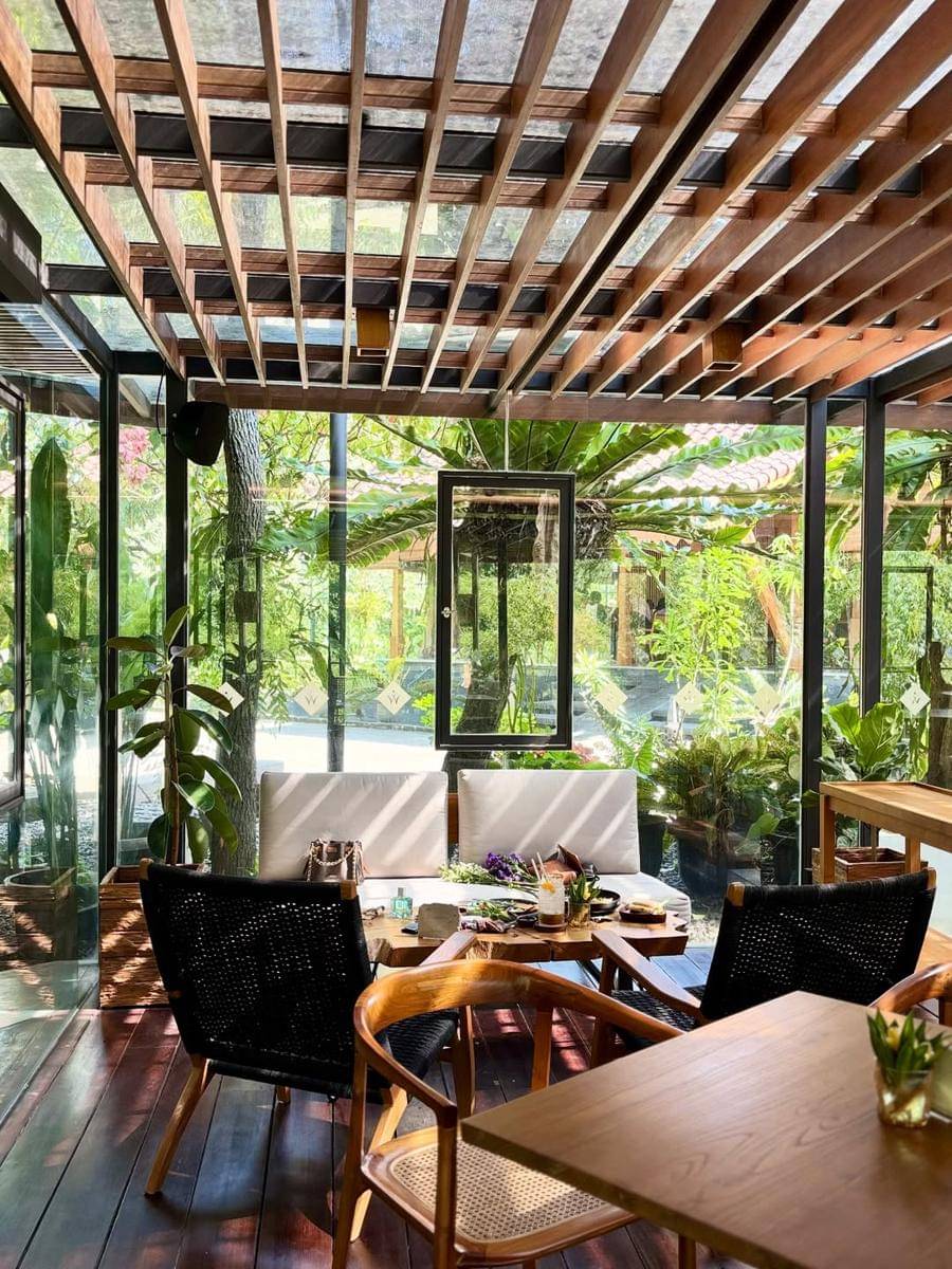 Suasana di cafe djiwana yogyakarta