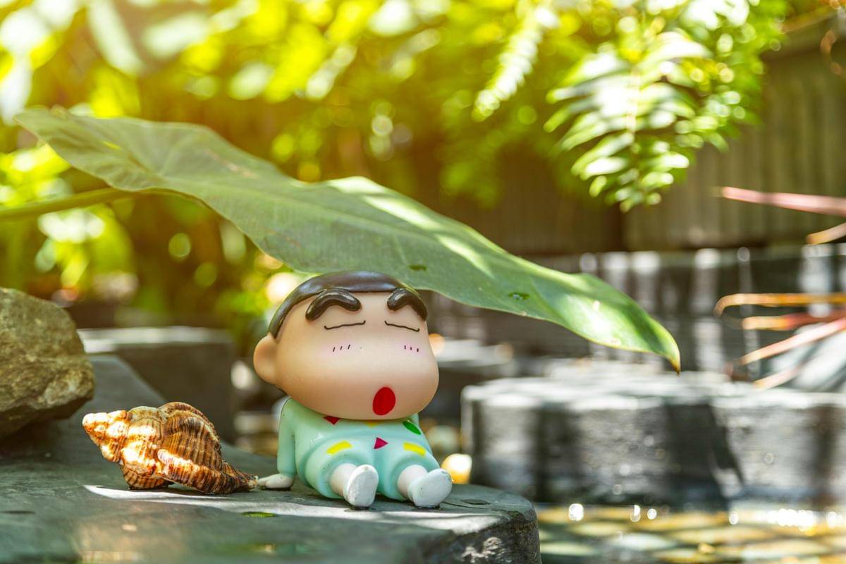 ilustrasi mainan karakter Sin-chan