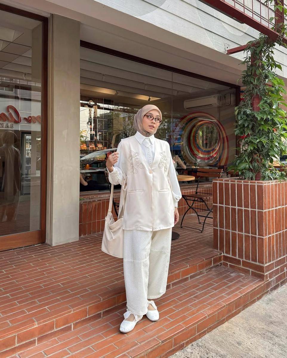 ide outfit hari guru untuk cewek 