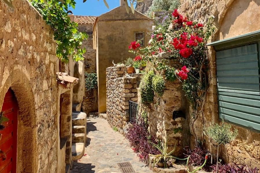 Rumah-rumah batu di Monemvasia