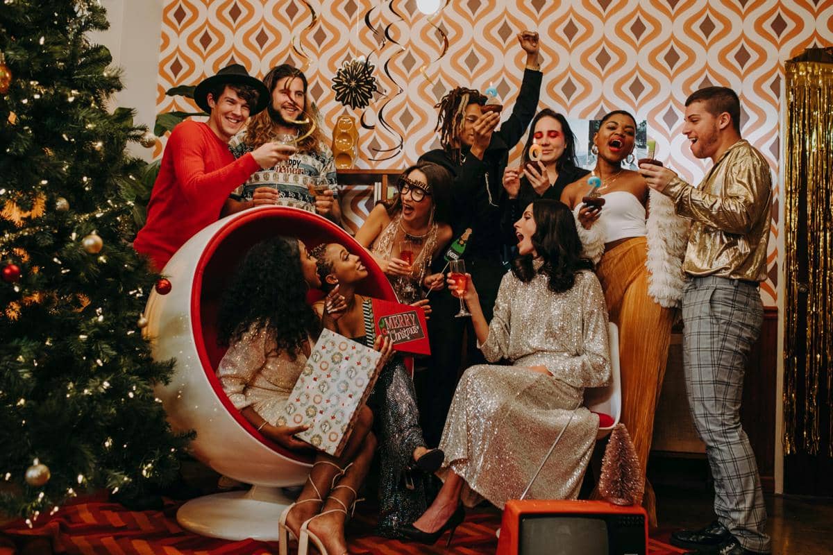 ilustasi tukar kado natal