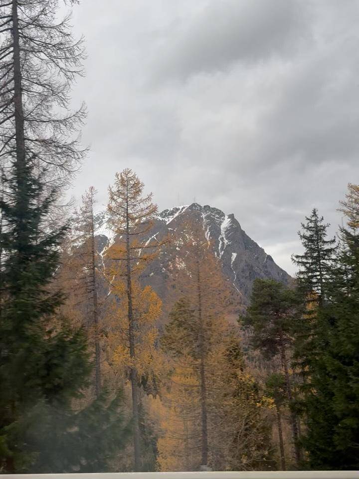 Natasha Wilona jalan-jalan di Zermatt.