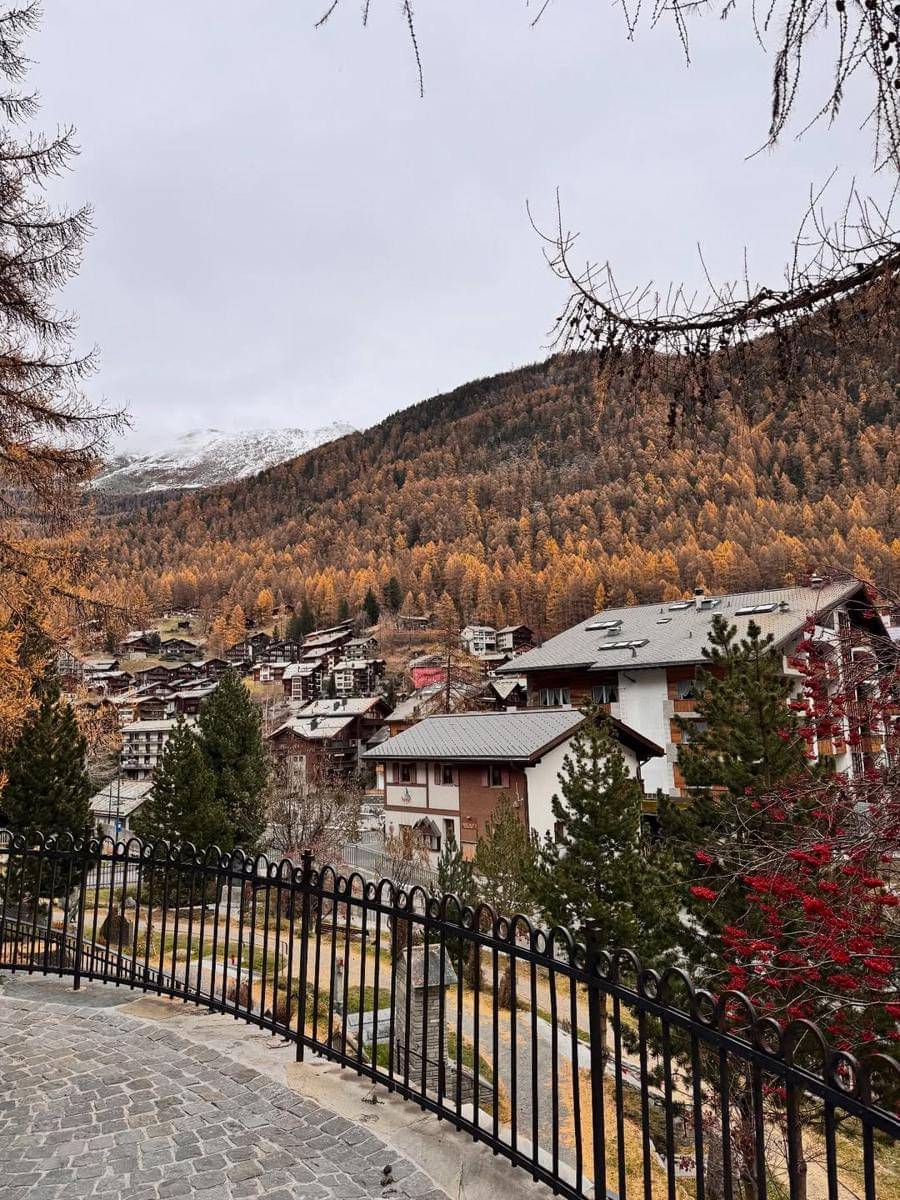 Natasha Wilona jalan-jalan di Zermatt.