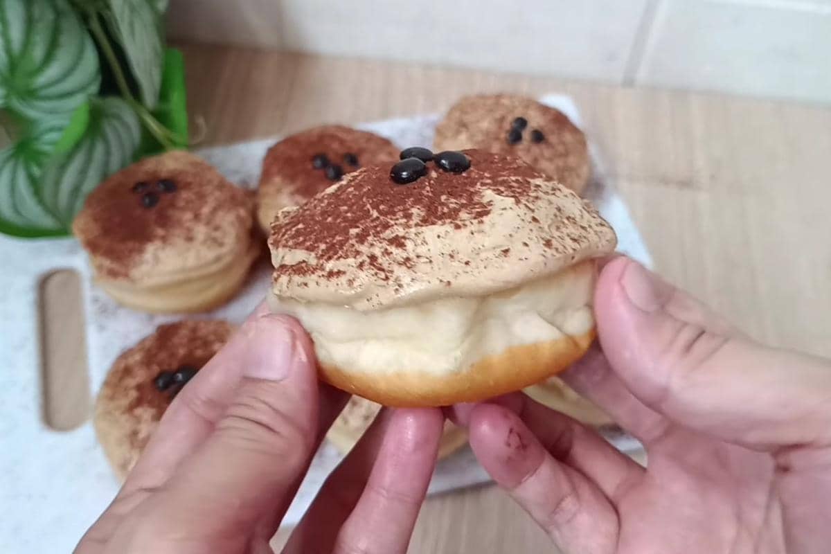 ilustrasi donat krim kopi 