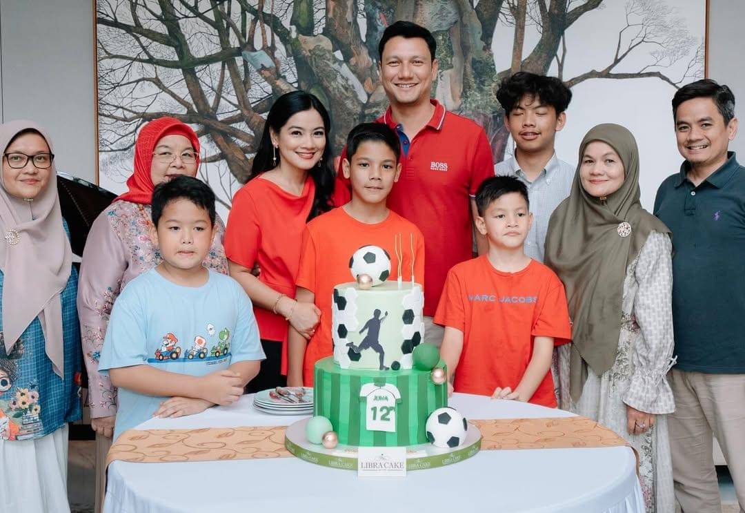 momen ulang tahun ke-12 Juna 