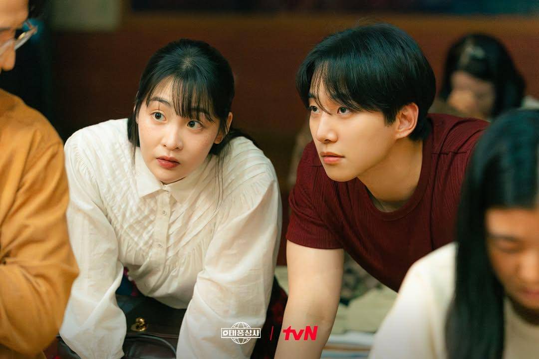 Oh Mi Seon (Kim Min Ha) dan Kang Tae Poong (Lee Jun Ho) dalam drakor Typhoon Family 