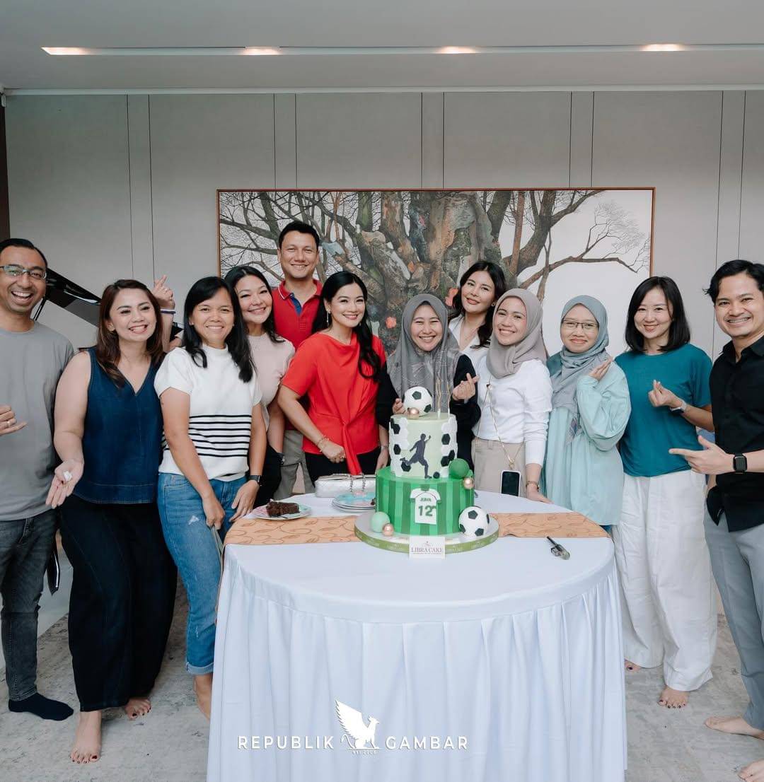 momen ulang tahun ke-12 Juna 