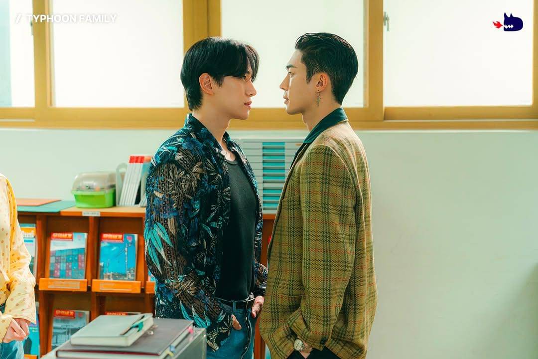 Kang Tae Poong (Lee Jun Ho) dan Pyo Hyun Jun (Moo Jin Sung) dalam drakor Typhoon Family 