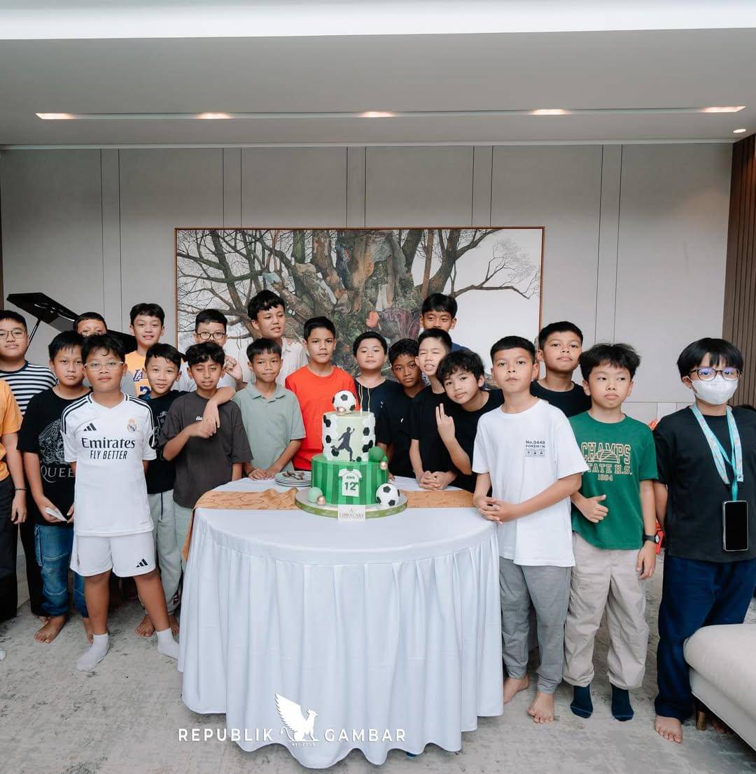 momen ulang tahun ke-12 Juna 