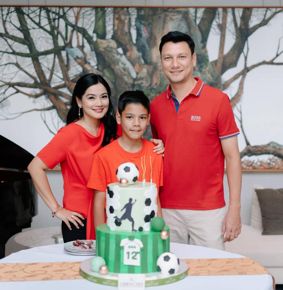 momen ulang tahun ke-12 Juna 