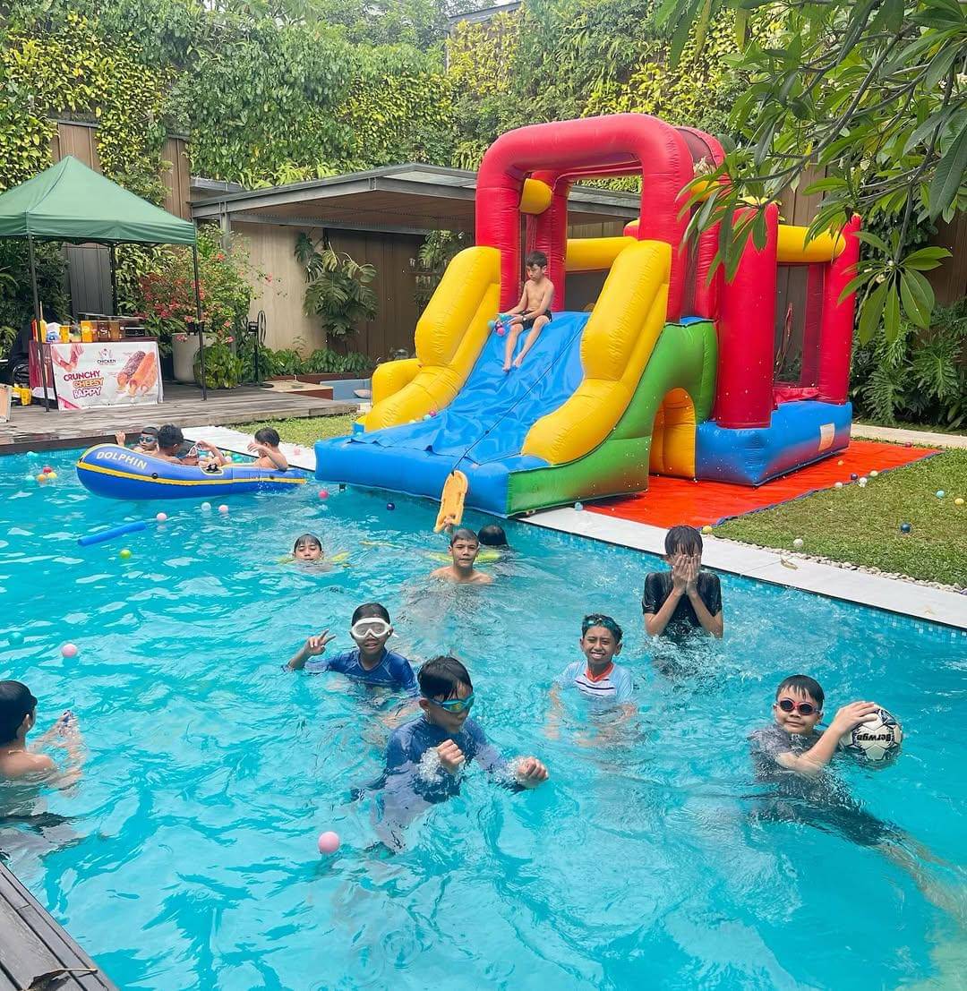 momen ulang tahun ke-12 Juna 