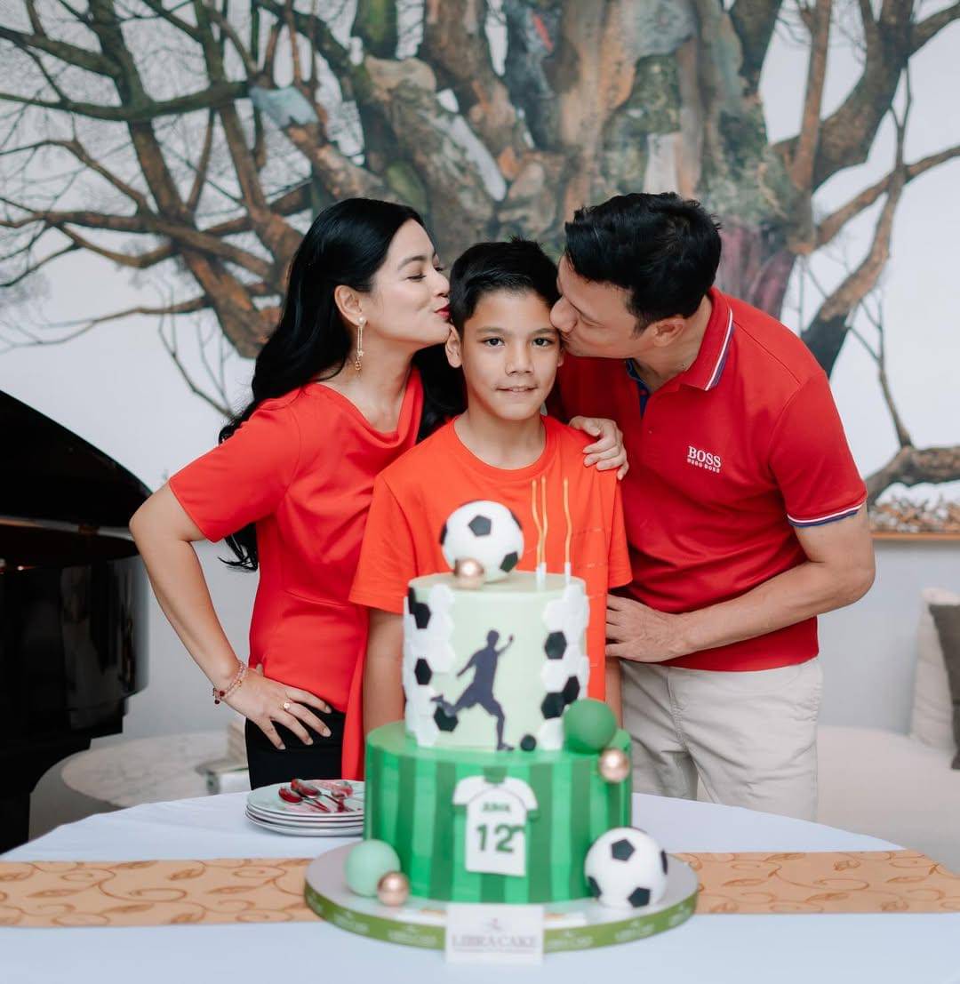 momen ulang tahun ke-12 Juna 