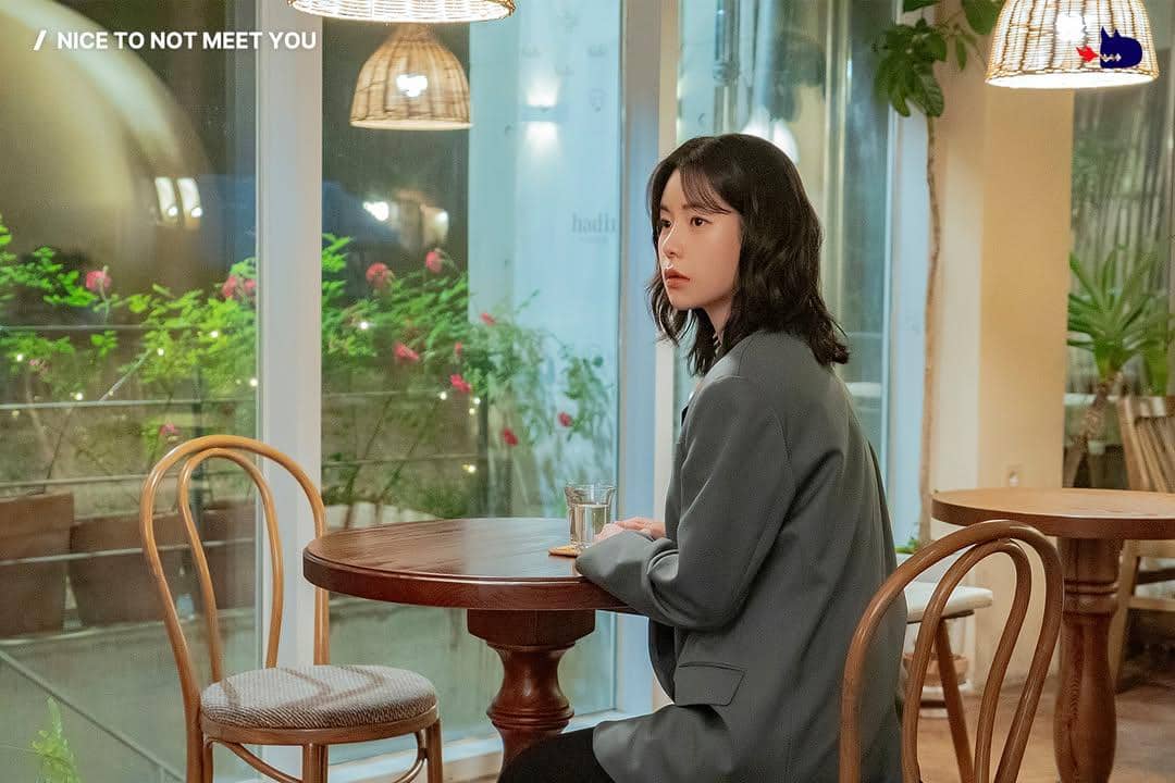 Wi Jeong Sin (Lim Ji Yeon) dalam drakor Nice to Not Meet You