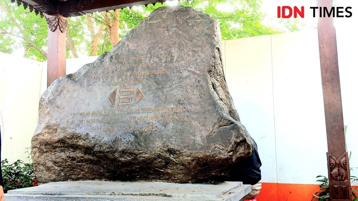 tetenger atau tanda sejarah Yogya Kembali di Jalan Malioboro