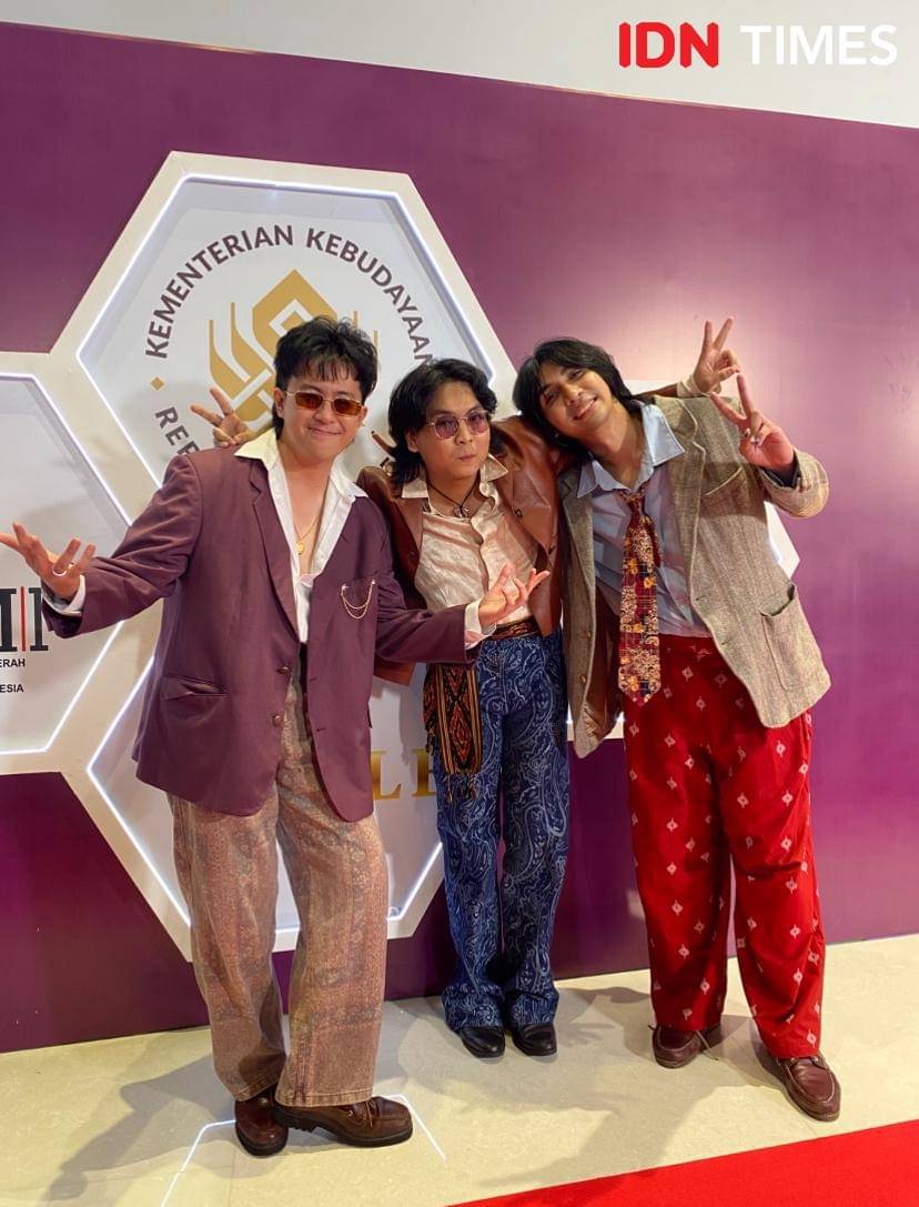 potret artis di red carpet AMI Awards 2025