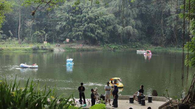 Telaga Pacuh Wisata di Blitar